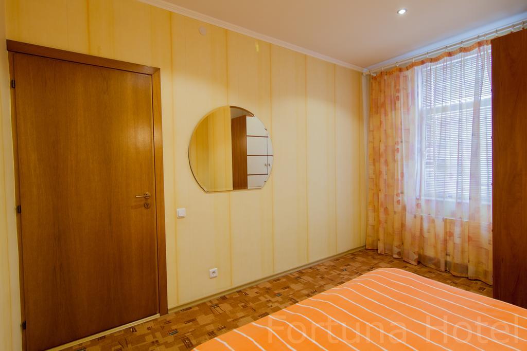 Fortuna Hotel Chisinau Exterior photo
