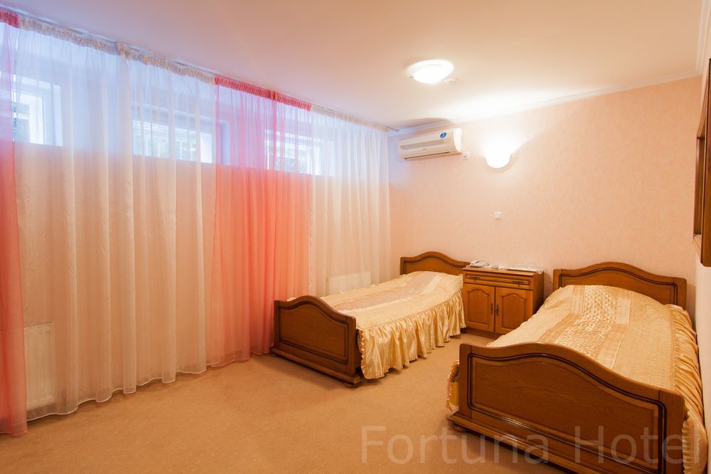 Fortuna Hotel Chisinau Exterior photo