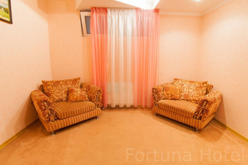 Fortuna Hotel Chisinau Exterior photo