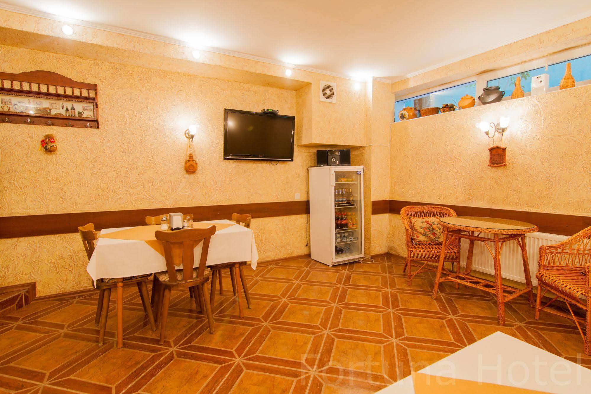 Fortuna Hotel Chisinau Exterior photo