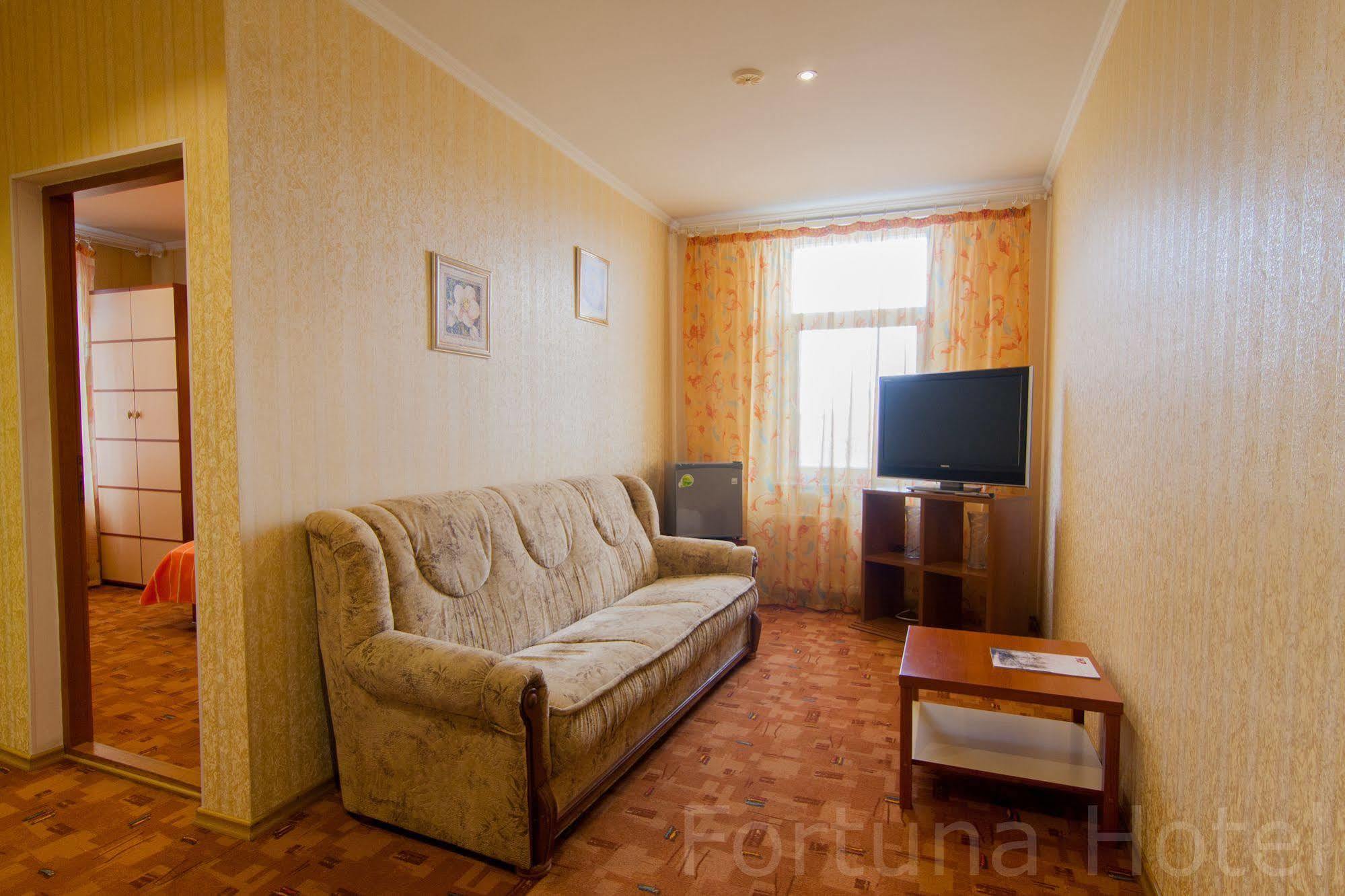 Fortuna Hotel Chisinau Exterior photo