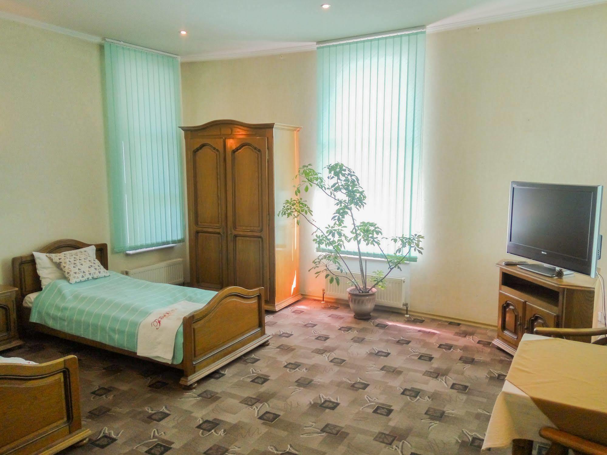 Fortuna Hotel Chisinau Exterior photo
