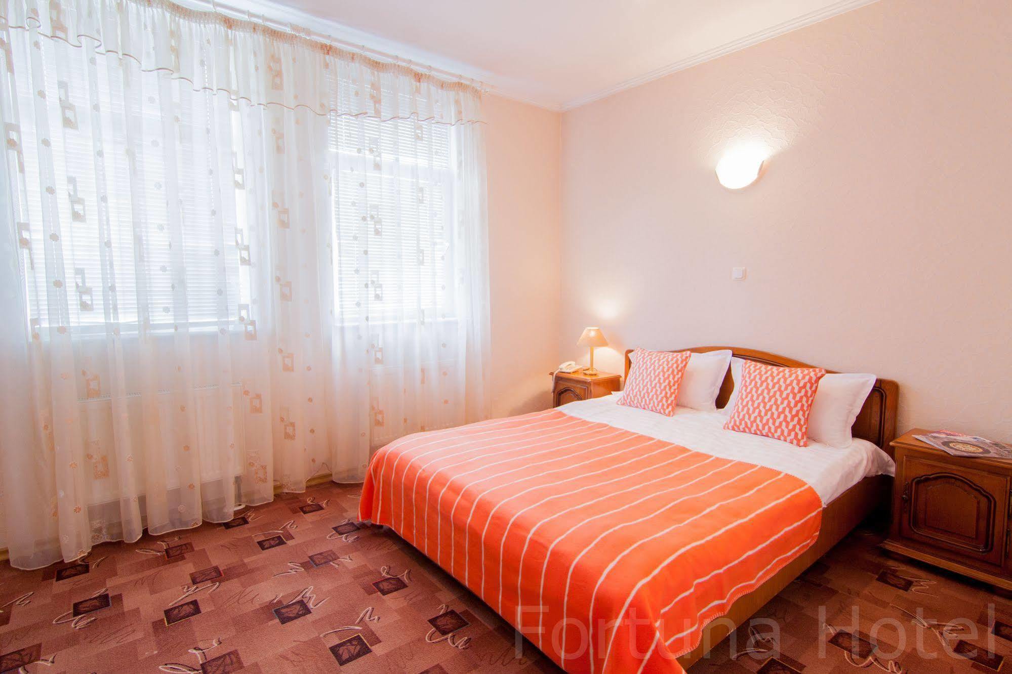 Fortuna Hotel Chisinau Exterior photo