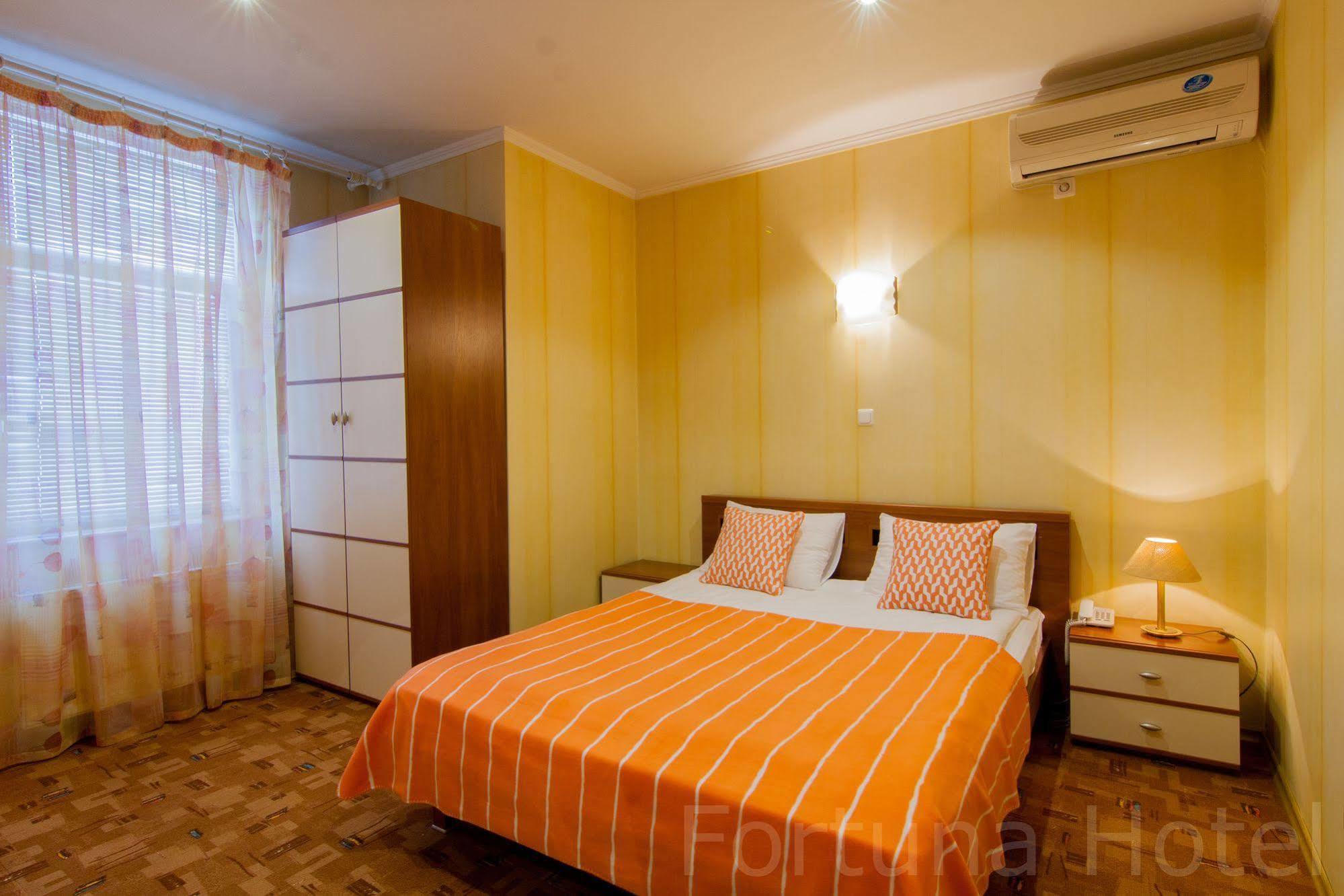 Fortuna Hotel Chisinau Exterior photo