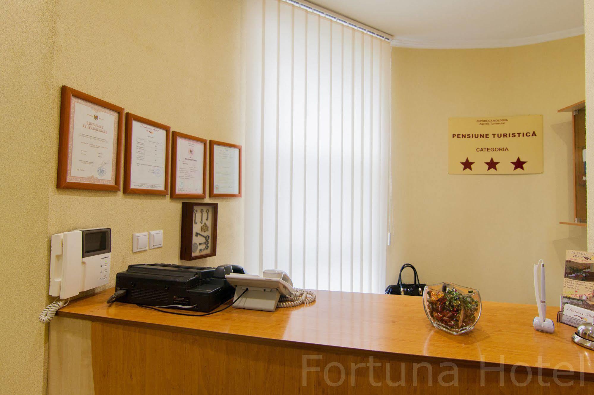 Fortuna Hotel Chisinau Exterior photo